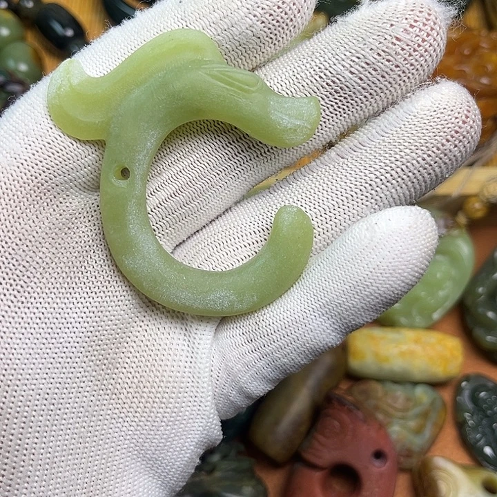 超***胖岫岩老玉（透闪石质玉）未镶嵌颈饰