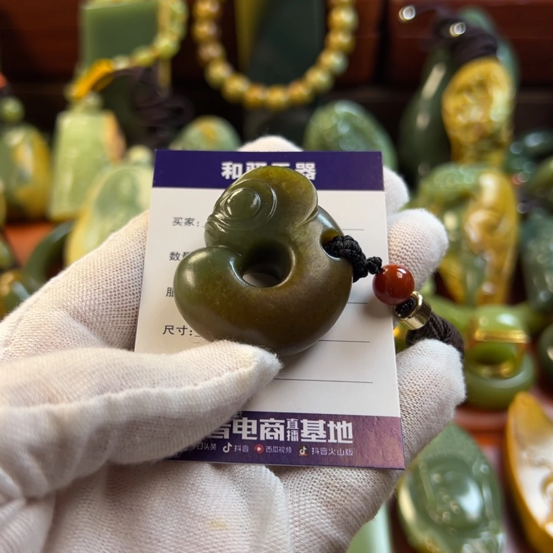 岫岩河磨玉（透闪石质玉）颈饰未镶嵌