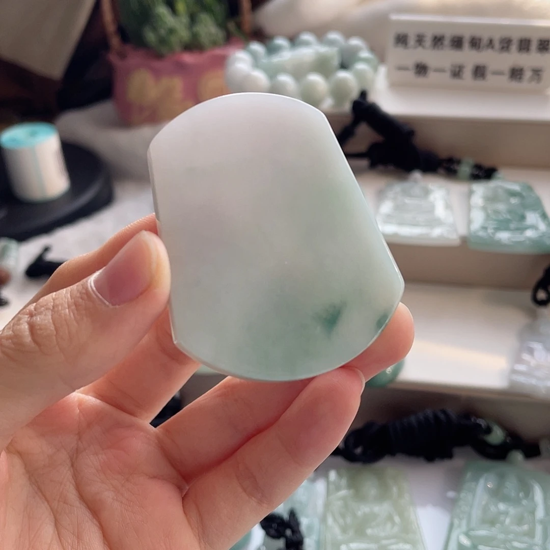 翡翠未镶嵌颈饰平安无事牌