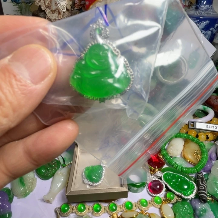 从***定吊坠滴血莲花菩提