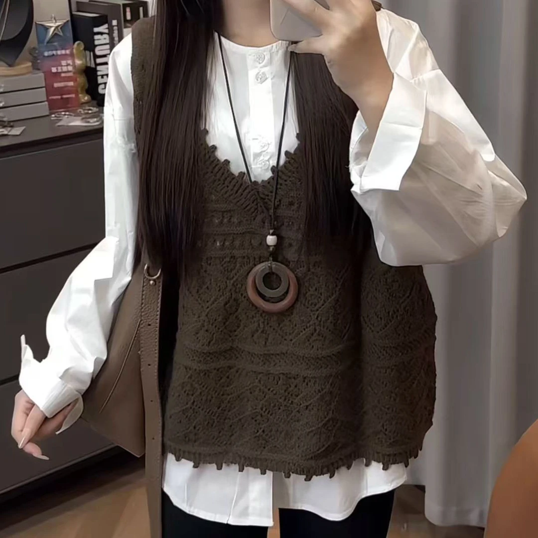 今年流行穿搭2025秋冬新款温柔风花纹镂空针织背心长袖衬衫两件套