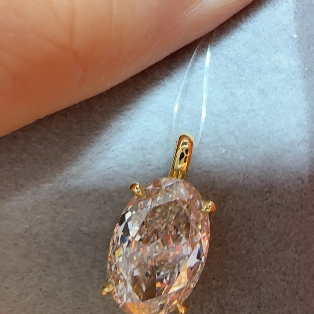 实验室培育钻石18K金镶嵌2卡椭圆吊坠