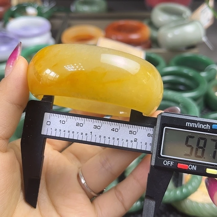 未镶嵌手镯石英质玉