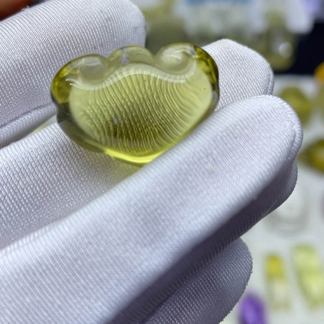 黄晶未镶嵌吊坠(赠链)