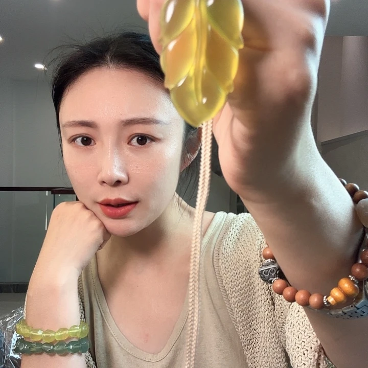 财****未镶嵌蛇纹石玉颈饰