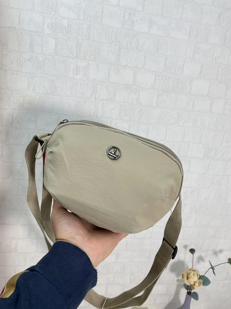 运动时尚户外防水单肩手机包简约百搭多隔层小包包单肩包165581