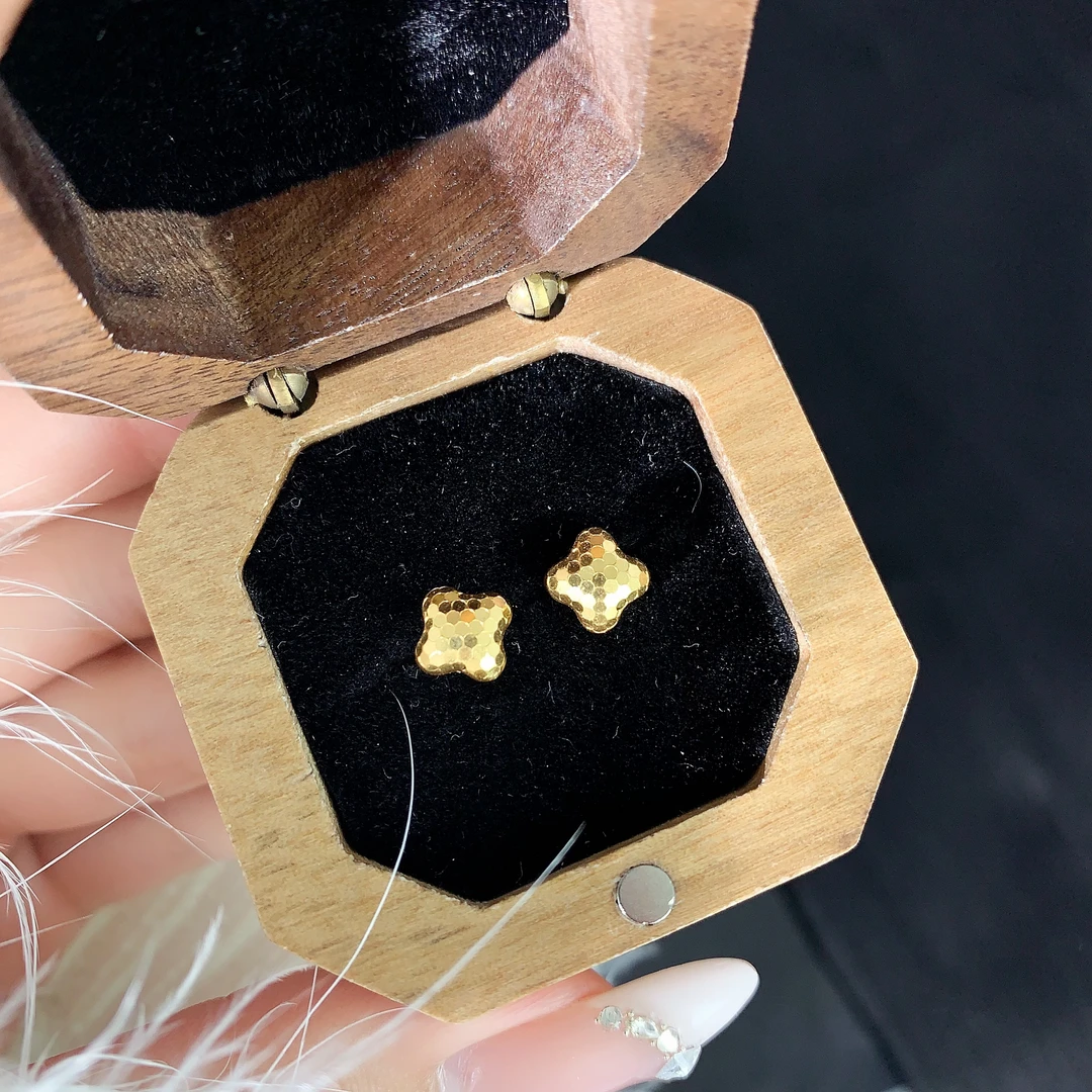 【伟新源】足金999 5G工艺 鱼鳞四叶草弯钩1.8克