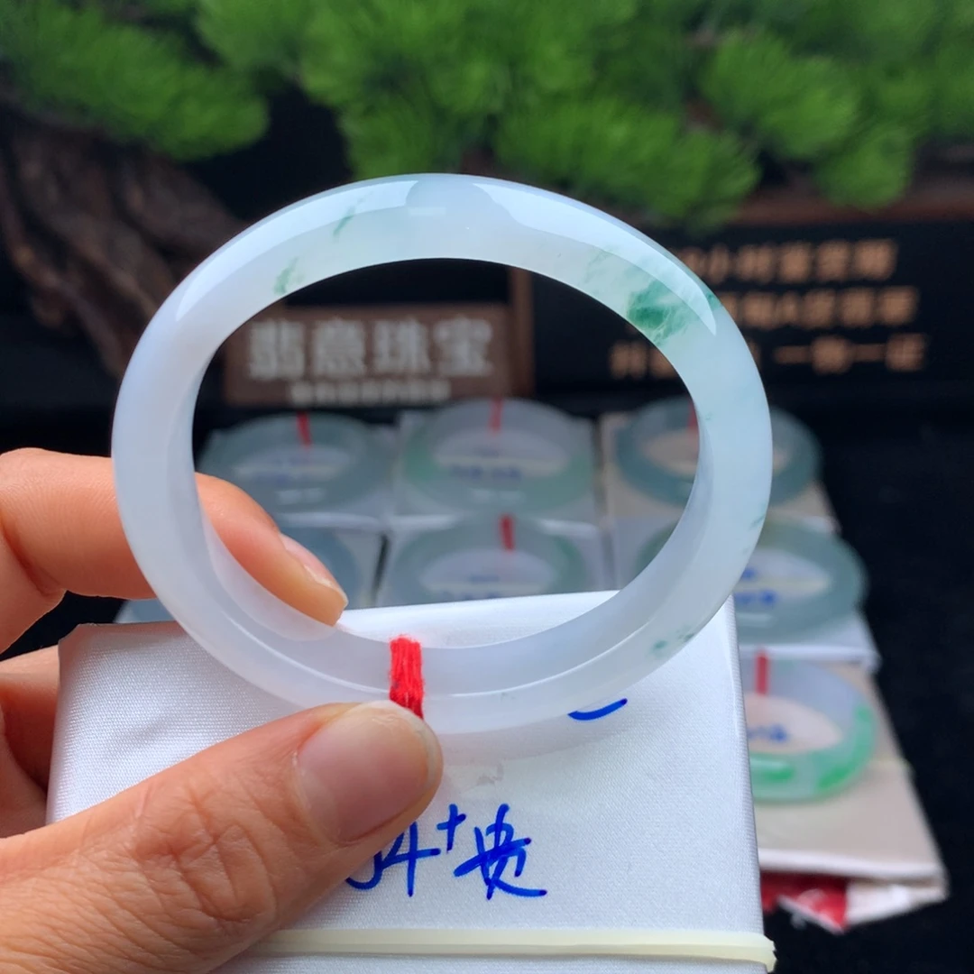 翡翠手镯未镶嵌手镯