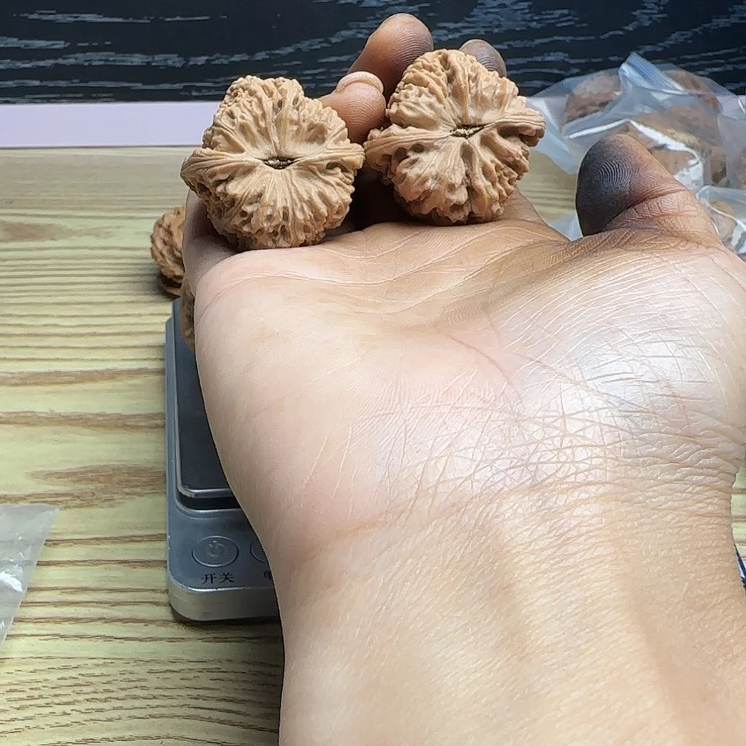 小***哥吊坠桃核核桃核桃