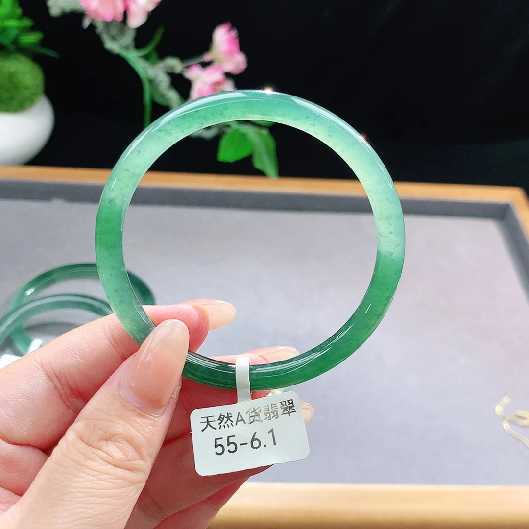 未镶嵌手镯（圆镯）翡翠