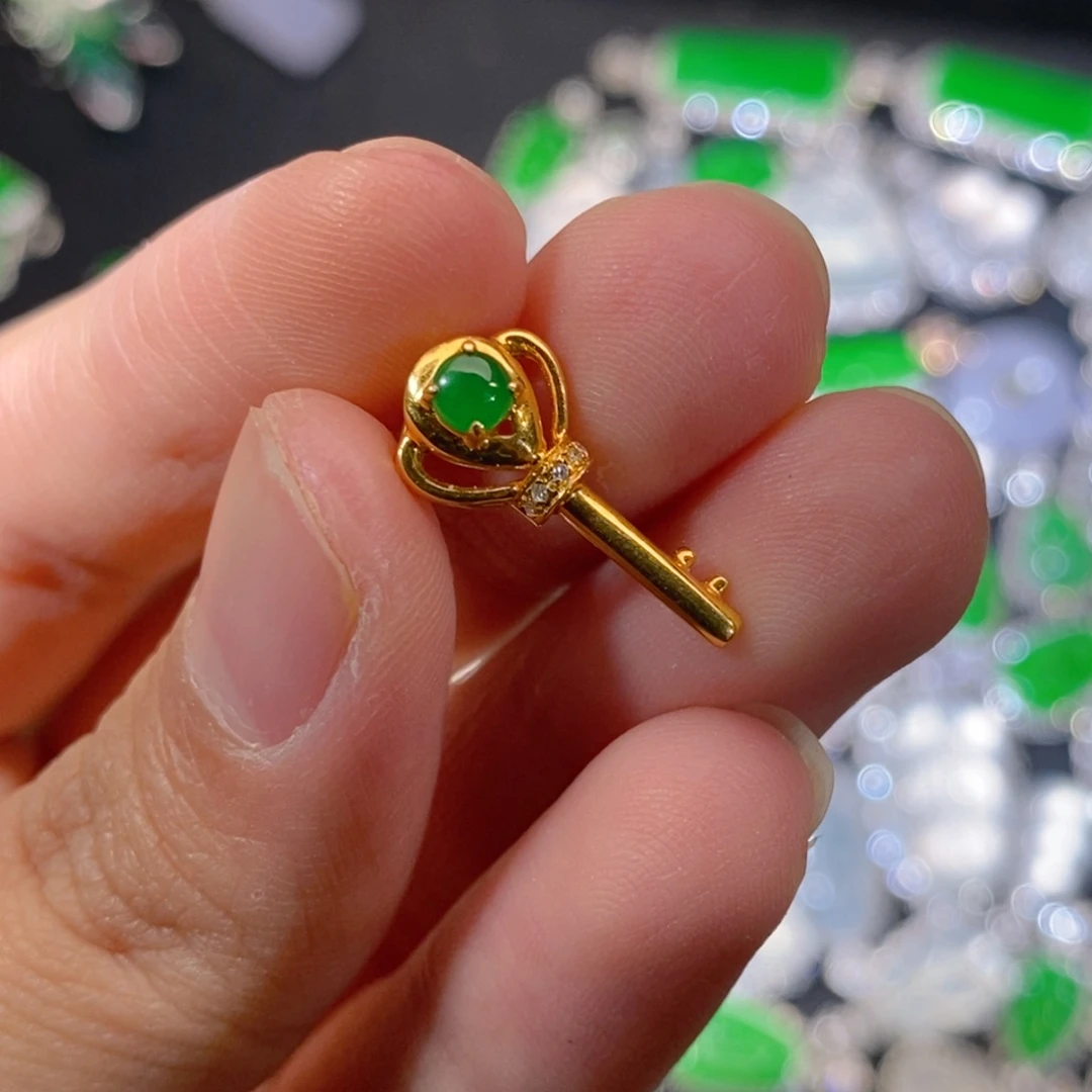 翡翠18K金镶嵌颈饰天然缅甸A货翡翠