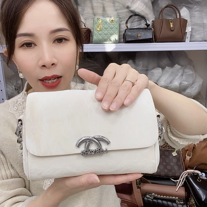 蚕丝小牛剖层皮革PU