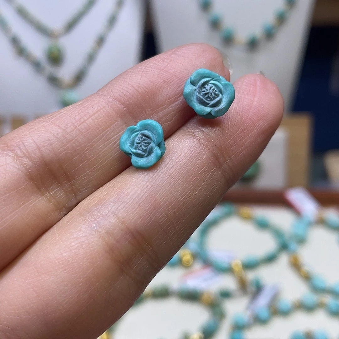 绿松石18K金镶嵌耳钉