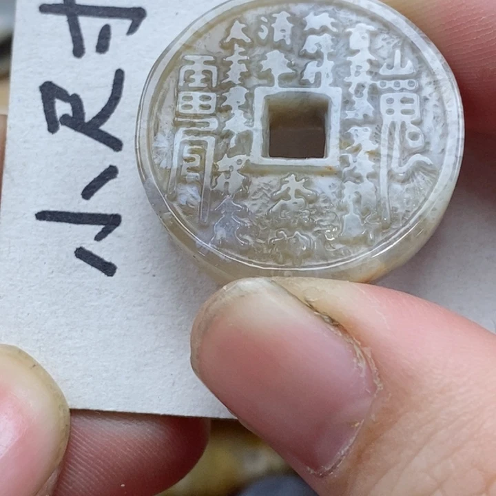 颈饰未镶嵌硅化珊瑚（珊瑚玉）