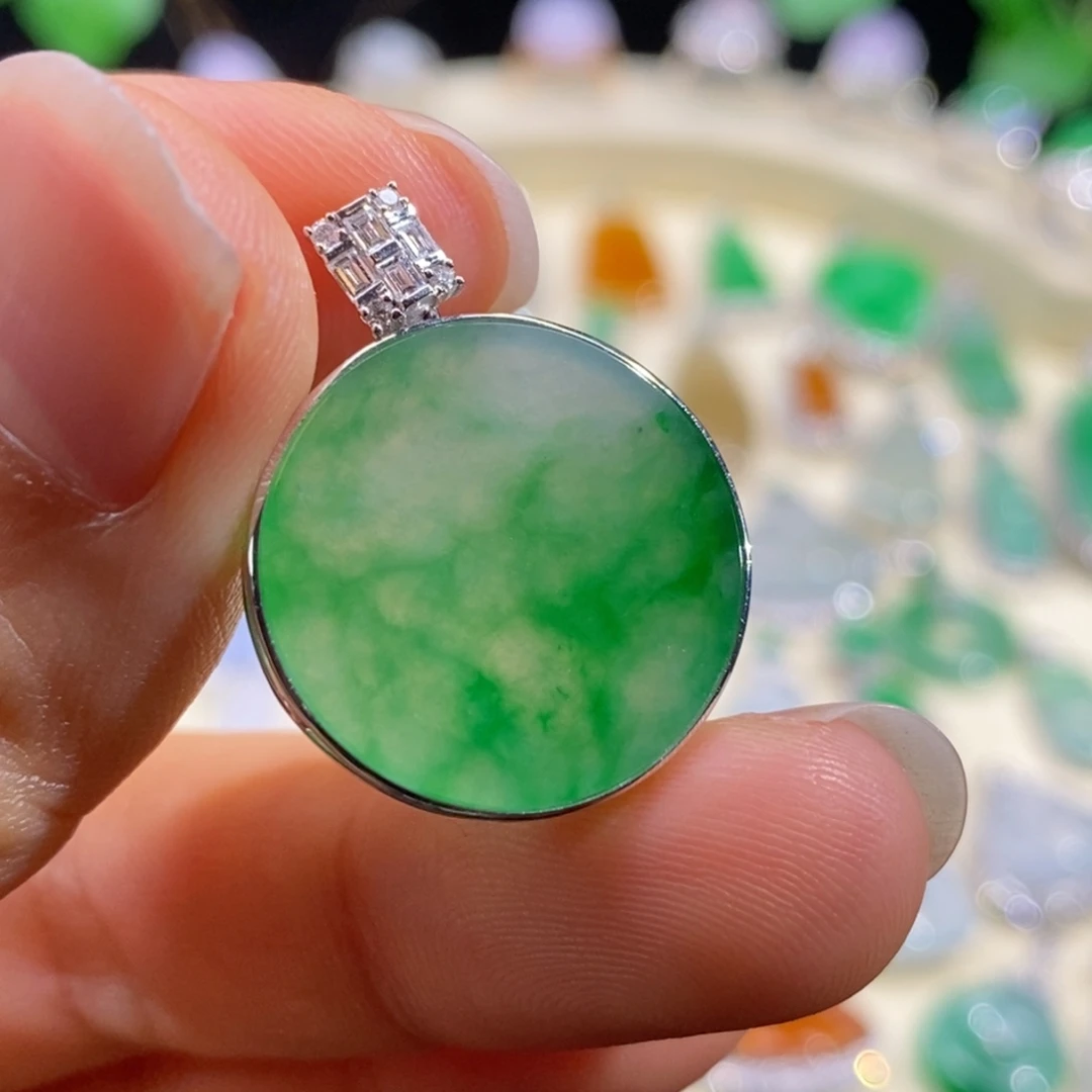 翡翠18K金镶嵌颈饰