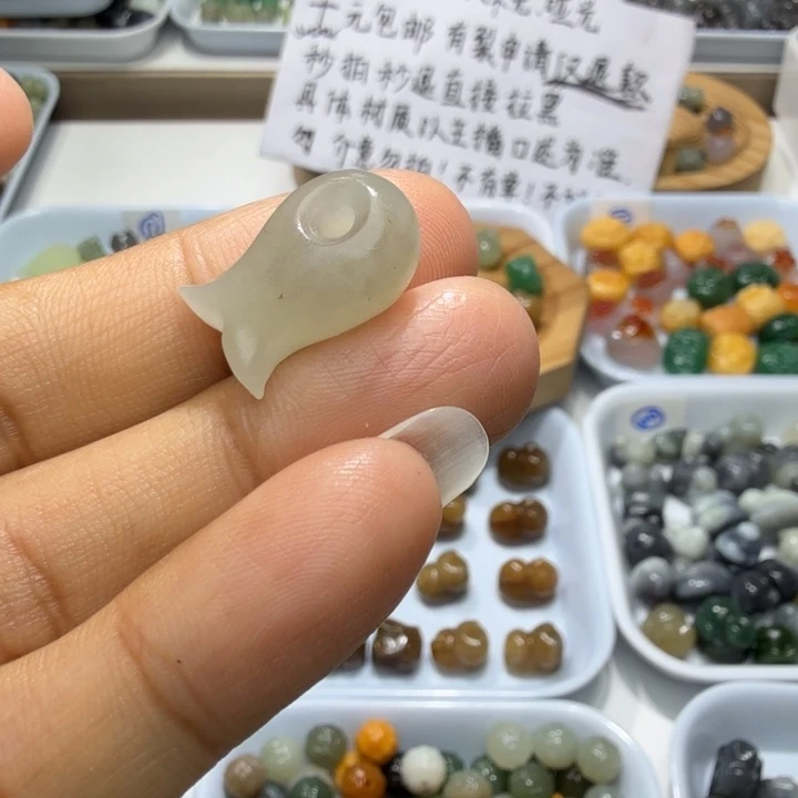 和田玉未镶嵌珠宝奇石