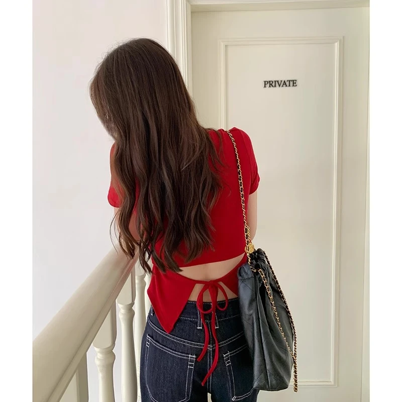 性感显瘦红色露腰设计感纯欲短袖辣妹圆领时尚T恤女修身短款上衣