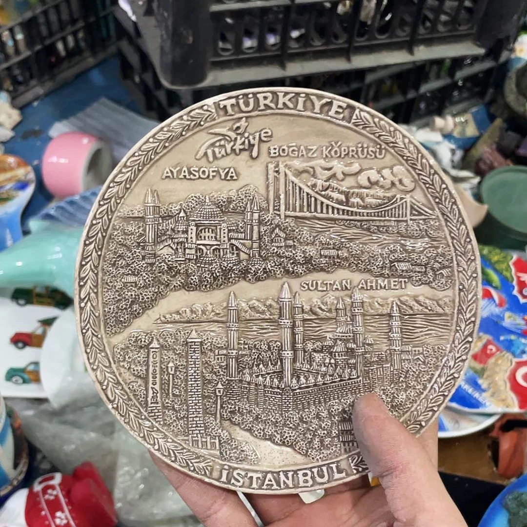 摆件  磕碰。封釉。       