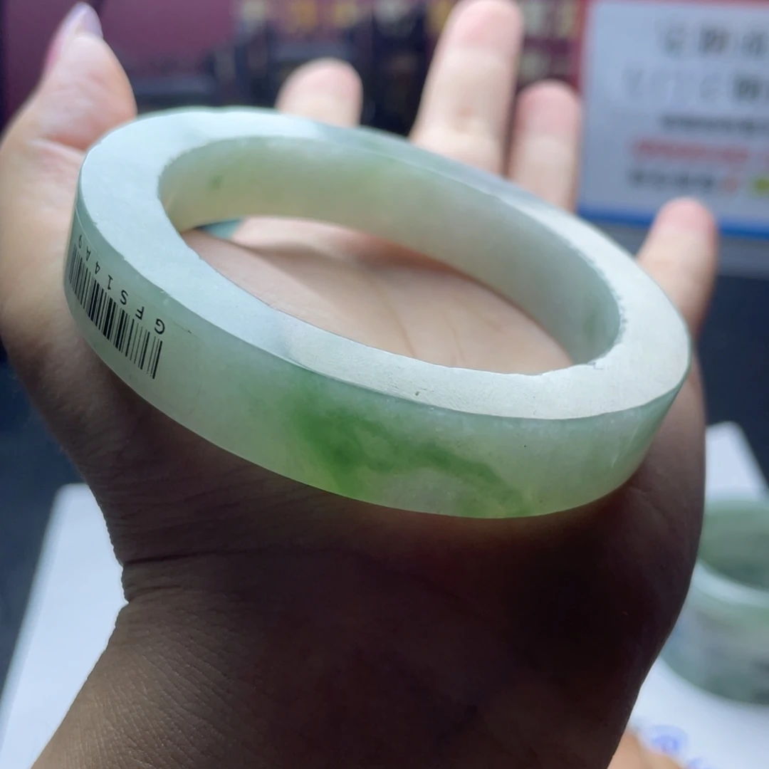 粒***王定制翡翠未镶嵌缅A翡翠多样性发一