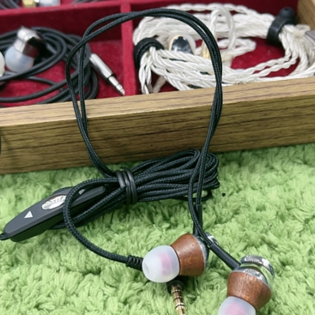 【闪购商品】95新无***活木耳机