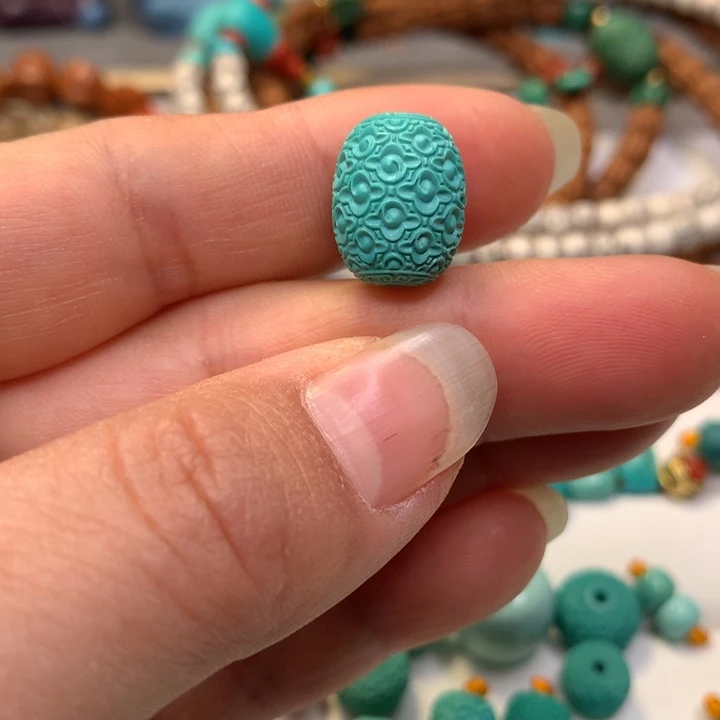 绿松石未镶嵌颈饰