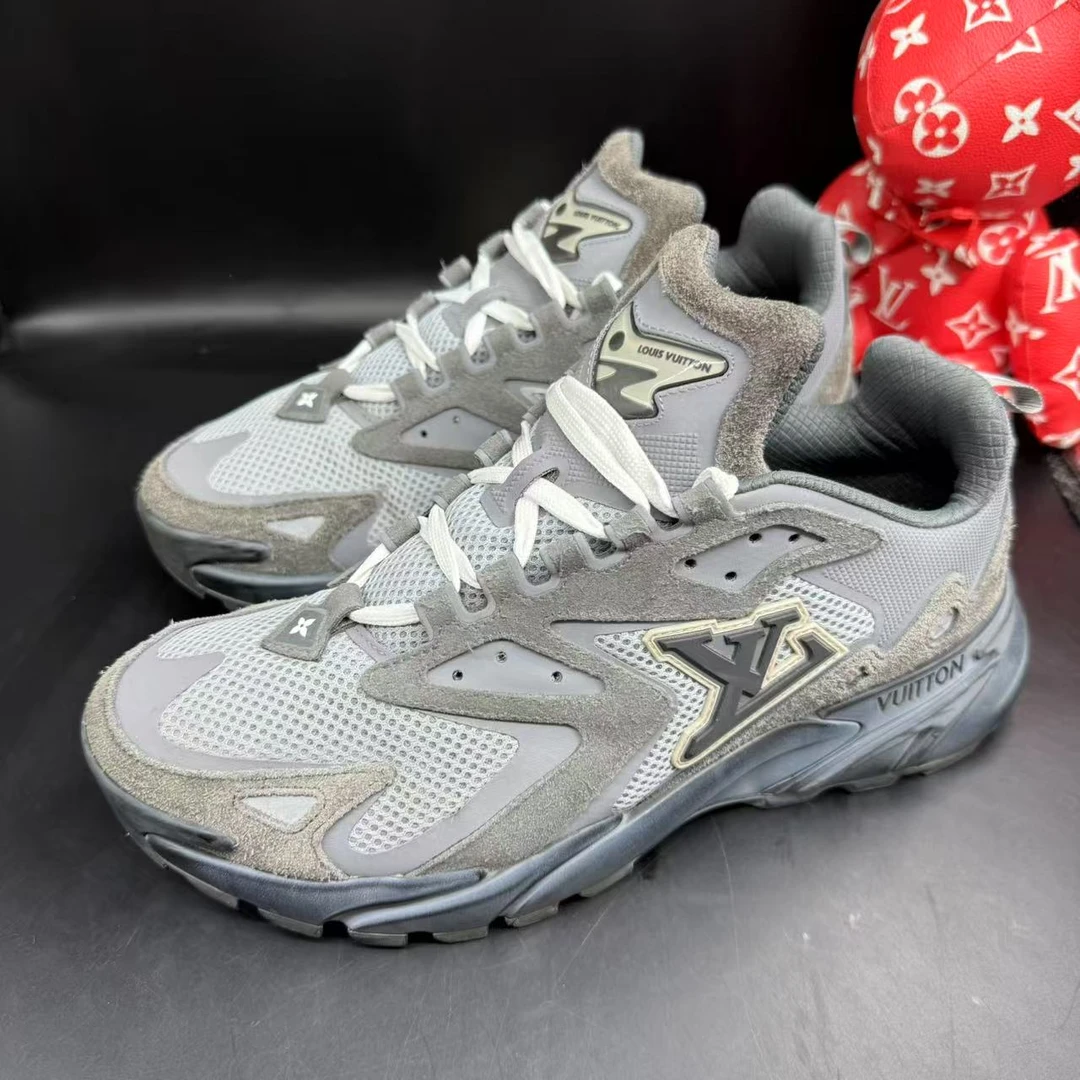 95新 LouisVuitton/路易威登 灰色网面轻便运动鞋40欧码 ddmzb34