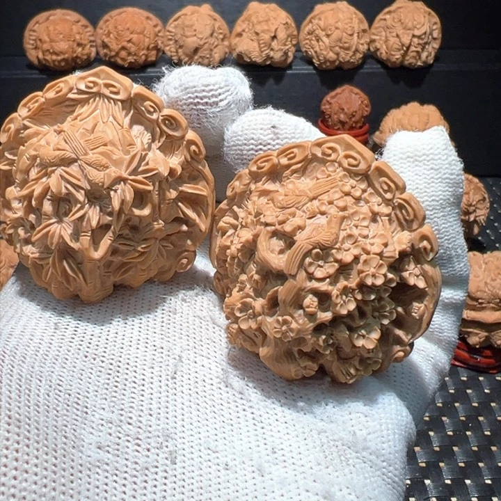 文玩核桃把件張*先梅兰竹菊