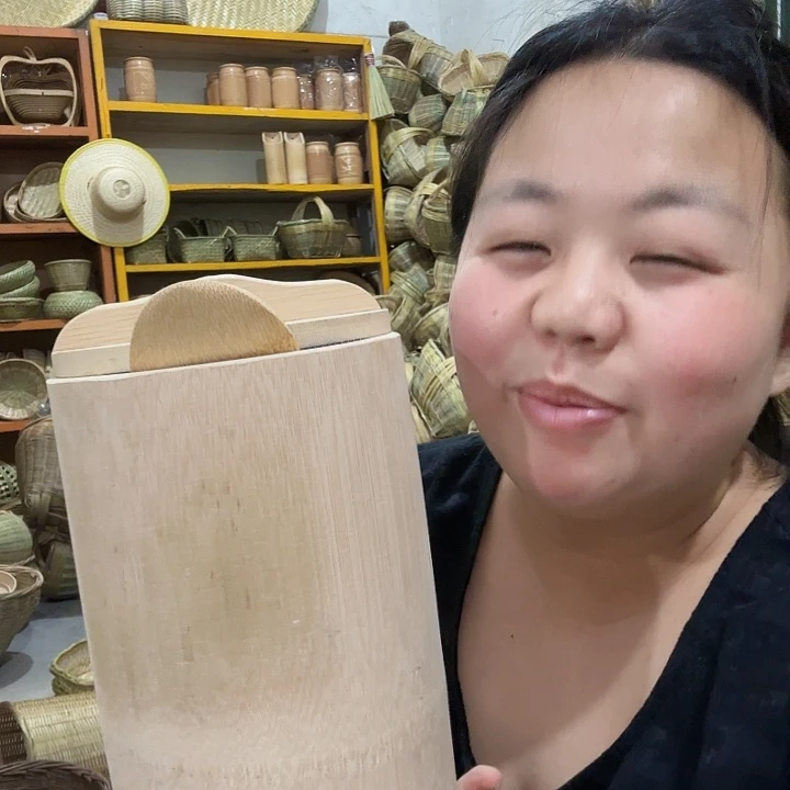 鸿****）10年蒸饭楠竹桶