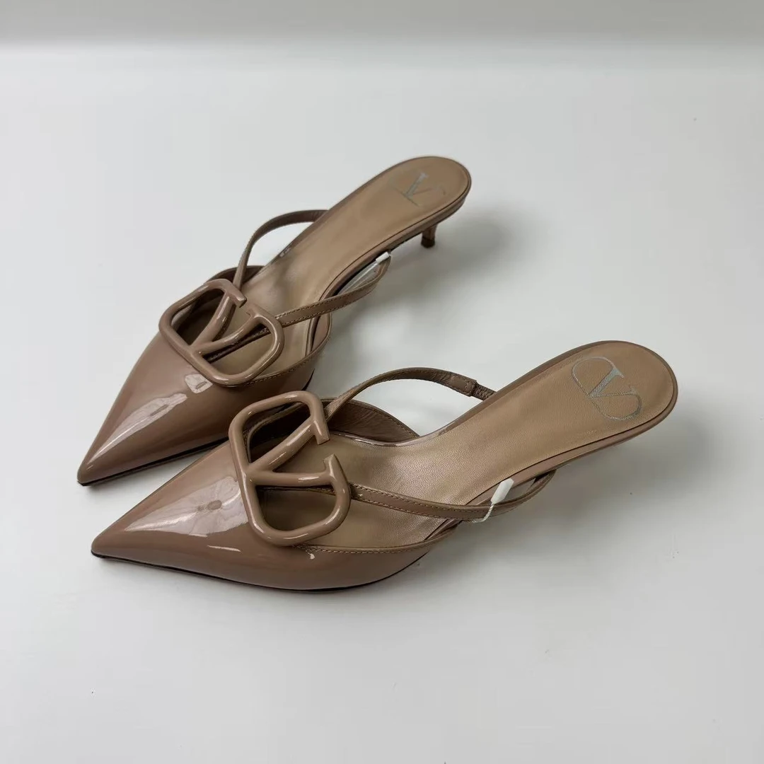 95新 Valentino/华伦天奴 35码/仔仔女鞋裸粉色方V扣高跟凉鞋1255