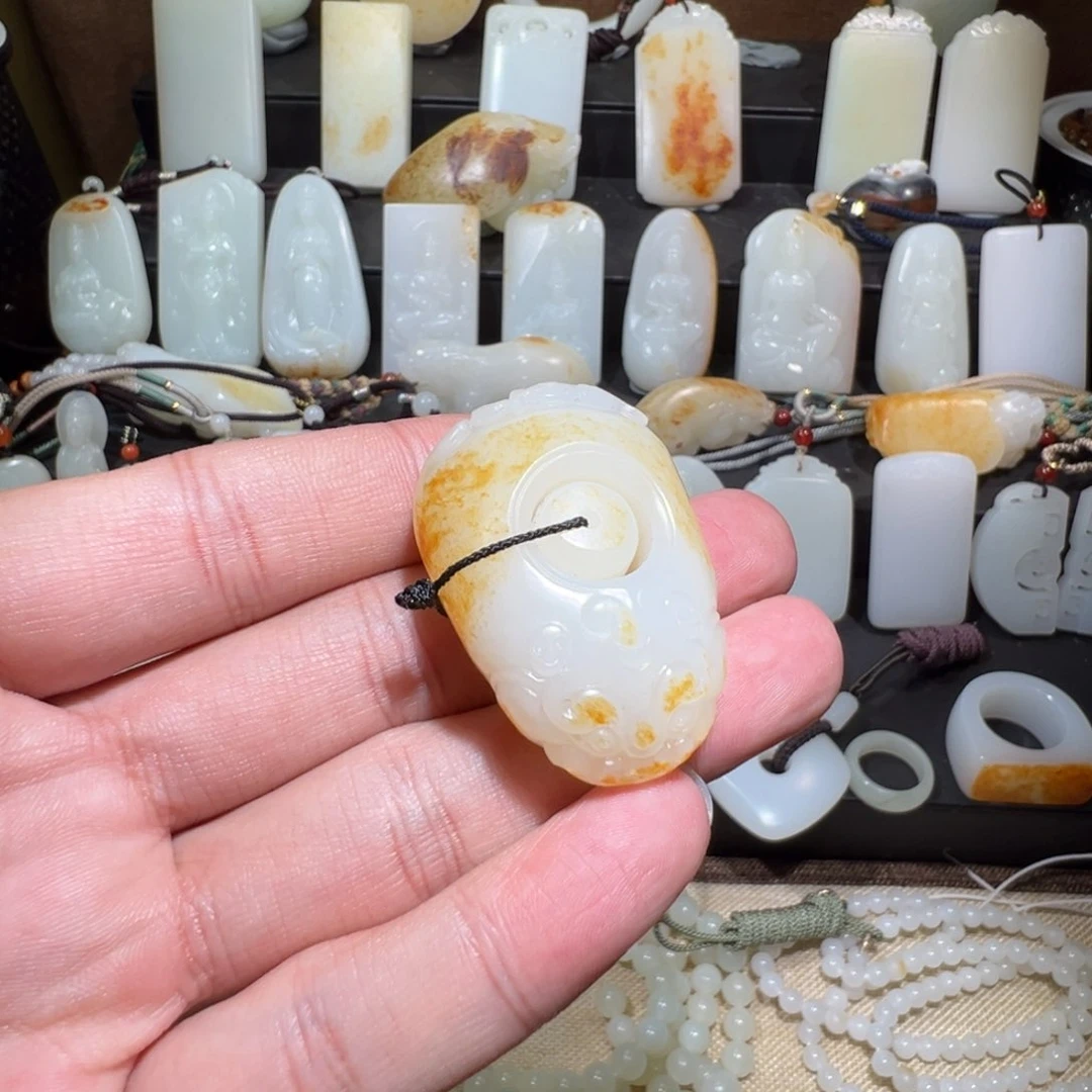 和田玉吊坠(不含链)未镶嵌梁*