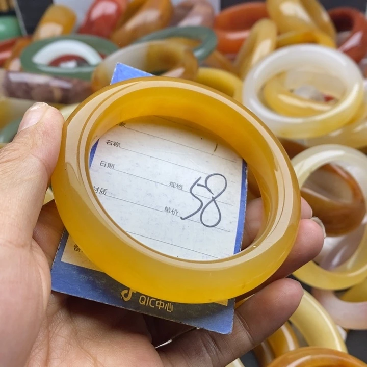 石英质玉手镯未镶嵌