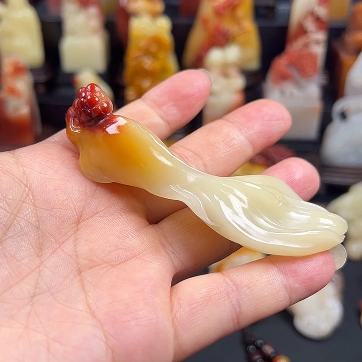 寿山石三彩老性芙蓉石