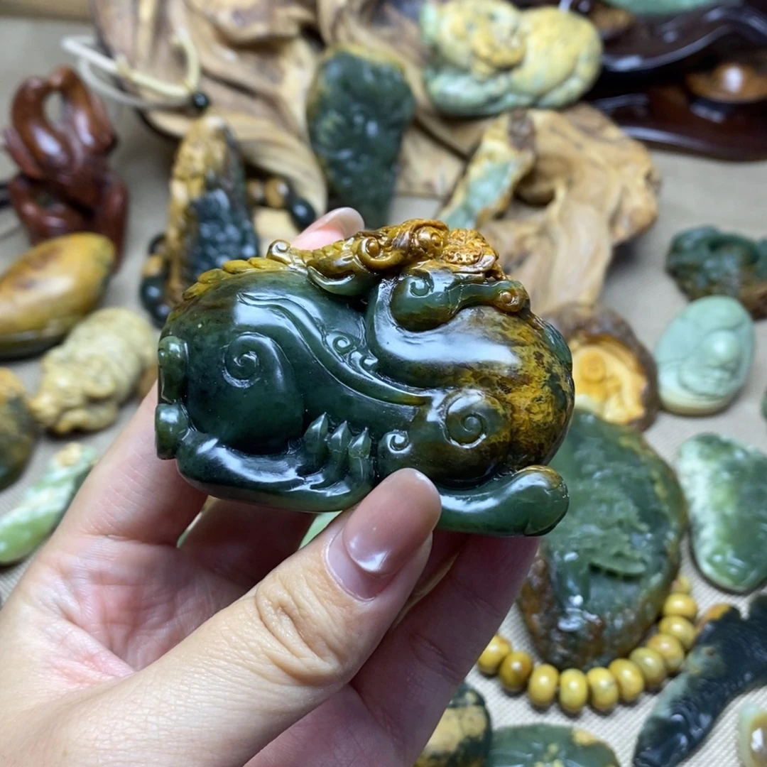 大***哥岫岩河磨玉（透闪石质玉）未镶嵌把件