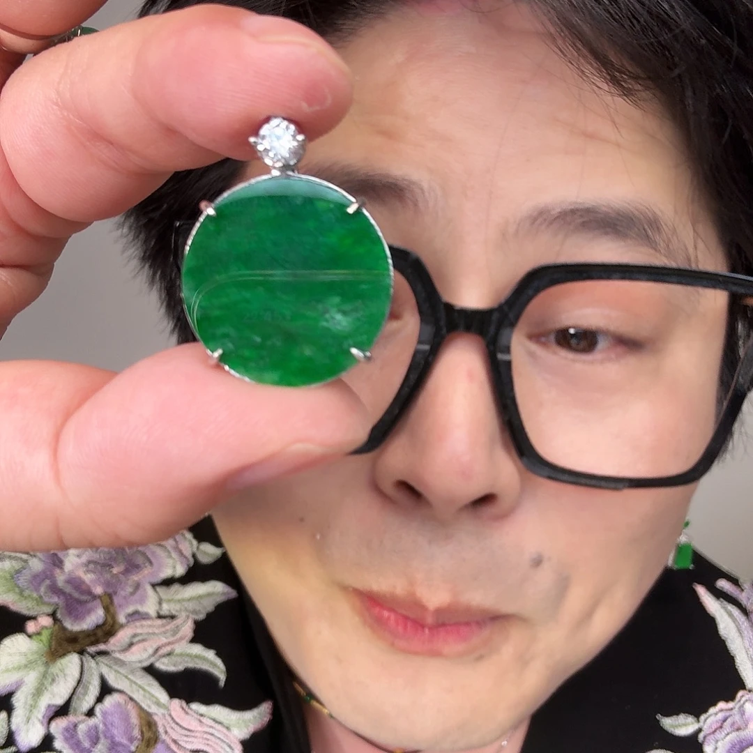 翡翠未镶嵌颈饰一件