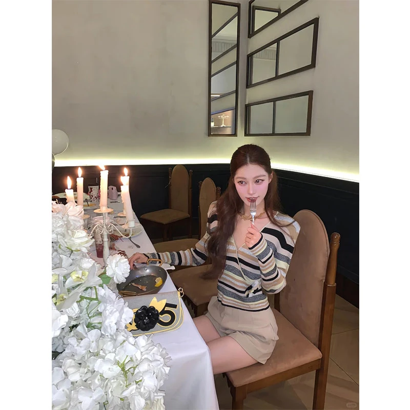 条纹长袖防晒衣t恤女秋季宽松别致休闲百搭上衣修身百搭短裙套装