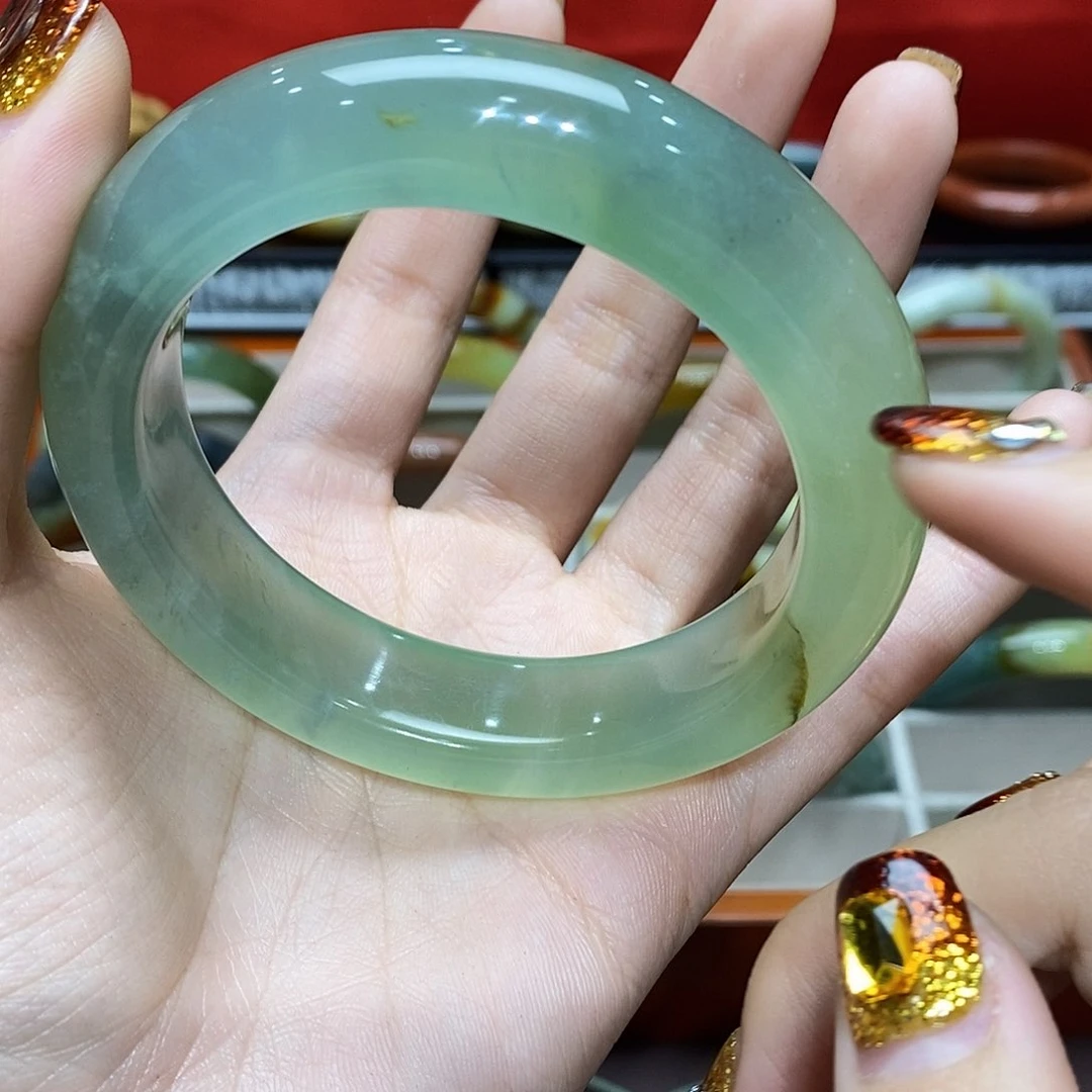 蛇纹石玉手镯未镶嵌白*