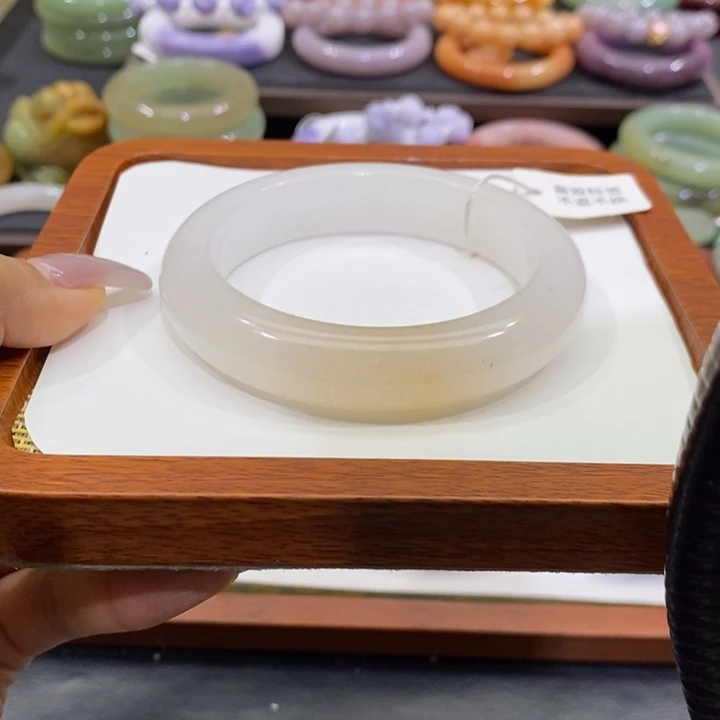 石英质玉未镶嵌手镯61