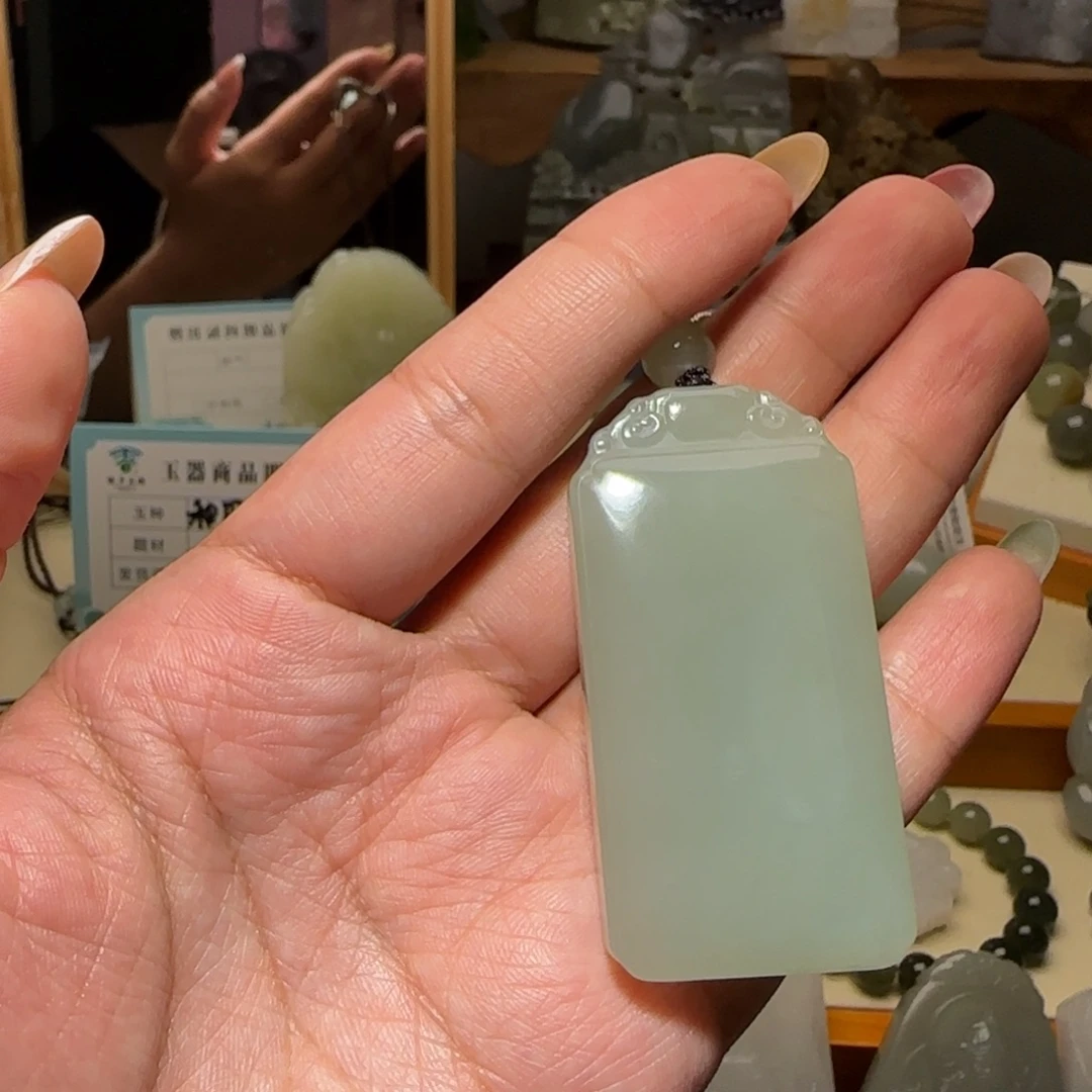 黄***白颈饰未镶嵌和田玉