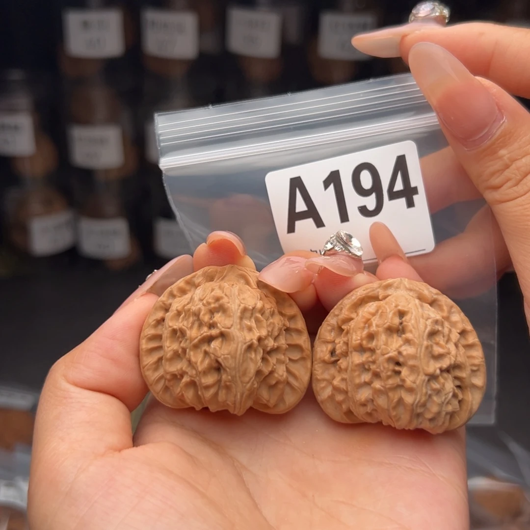 吊坠文玩核桃三角白40全品