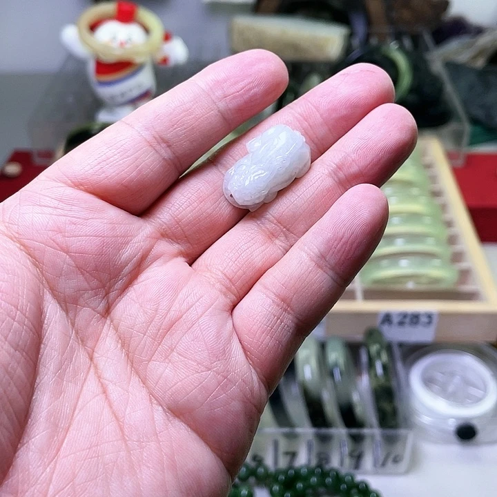 蛇纹石玉颈饰未镶嵌问**置