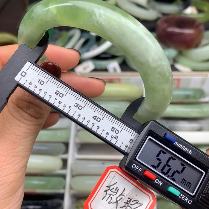 蛇纹石玉未镶嵌手镯536