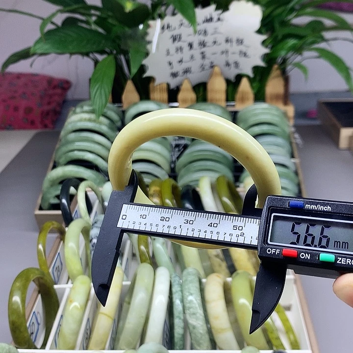 未镶嵌蛇纹石玉手镯43