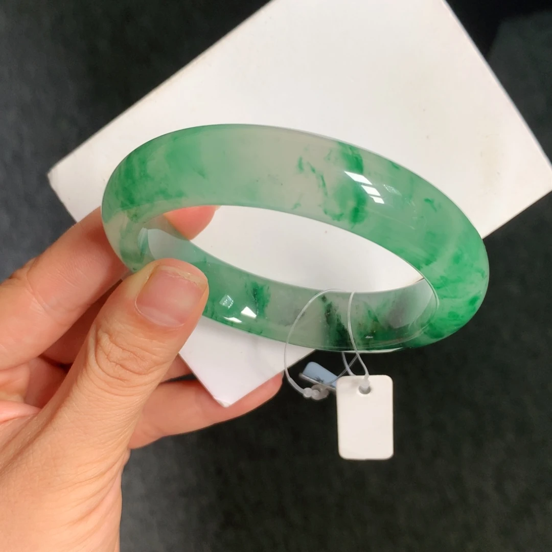 糖***宝石英质玉（非洲翠）未镶嵌手镯