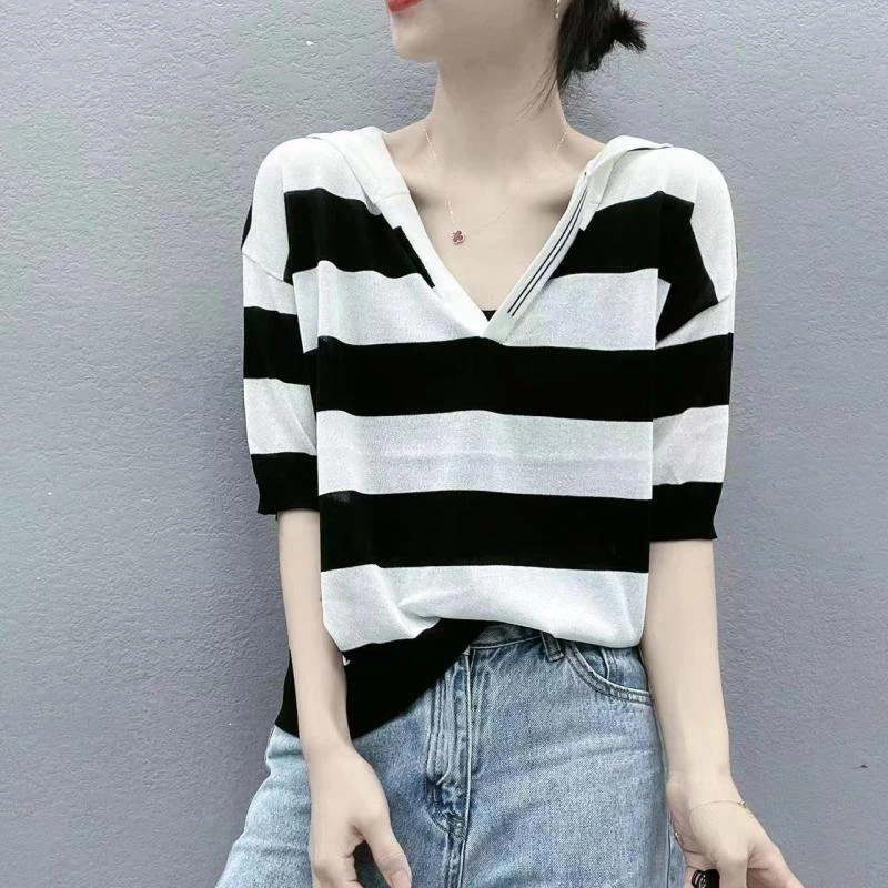 短款夏季薄款针织衫条纹短袖连帽上衣女百搭宽松套头洋气黑白时尚
