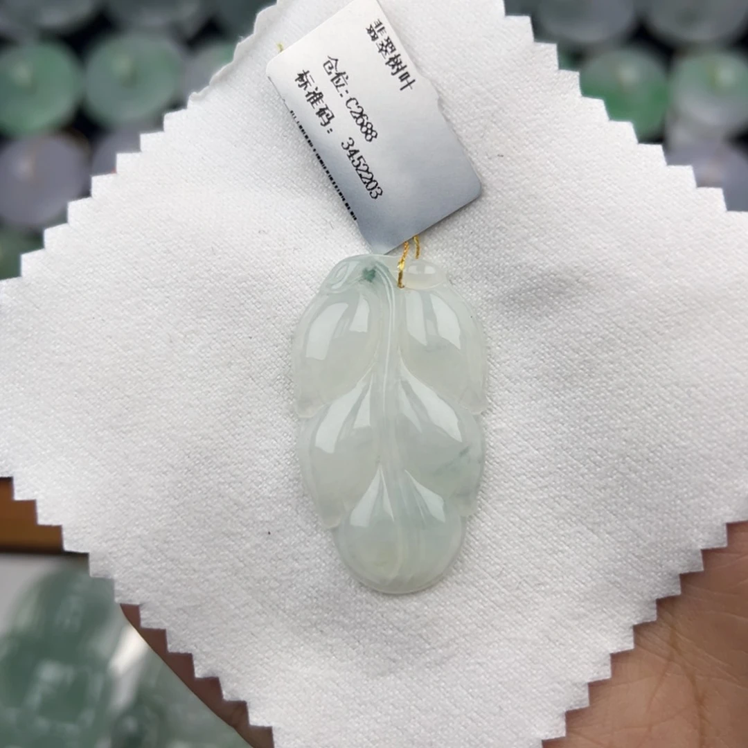 颈饰未镶嵌翡翠树叶