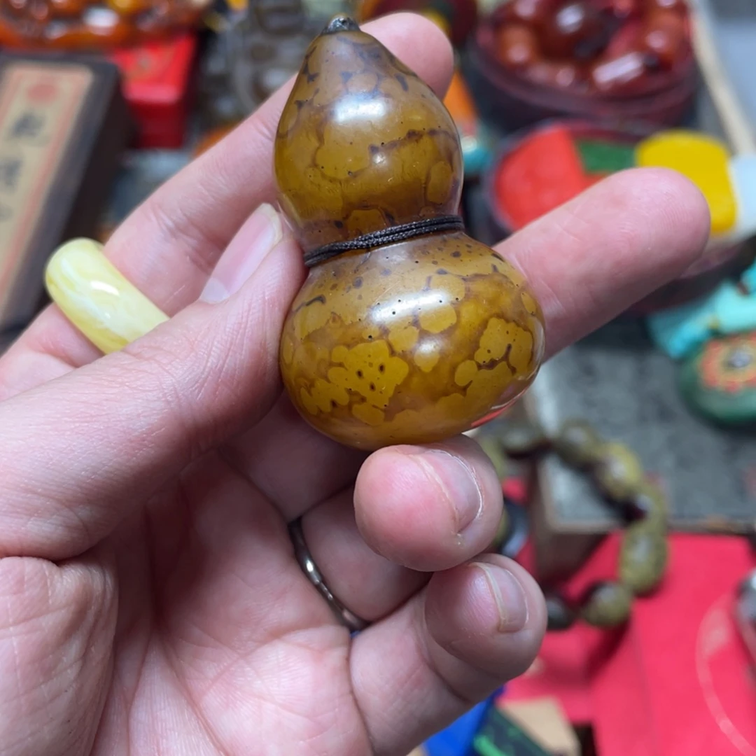 琥珀裸石未镶嵌好物推荐如图所示