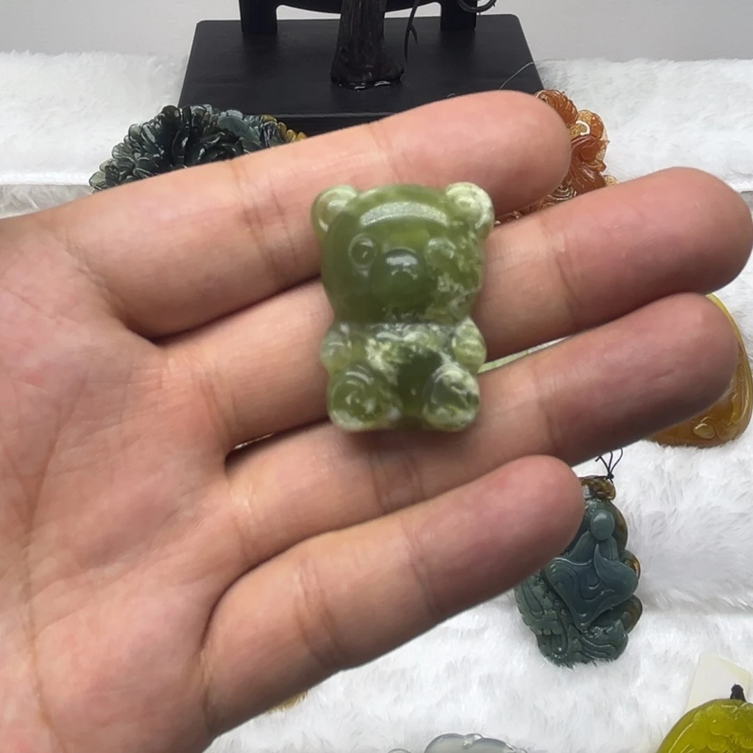 蛇纹石玉颈饰未镶嵌