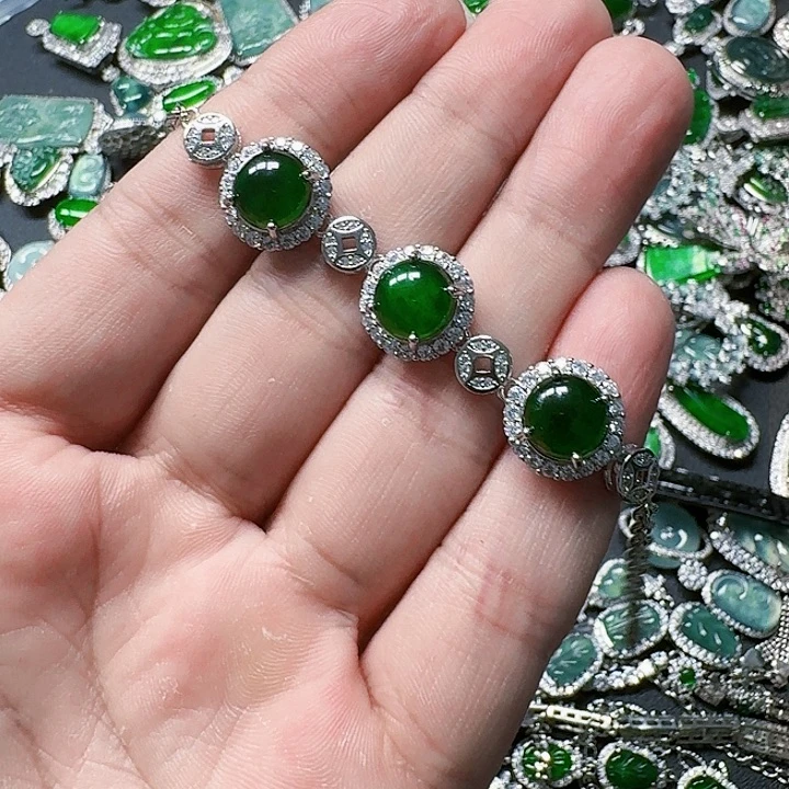 翡翠颈饰未镶嵌天然A货翡翠放漏