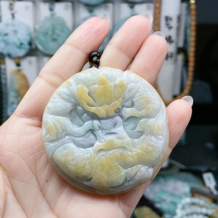 颈饰足铂镶嵌翡翠翡翠