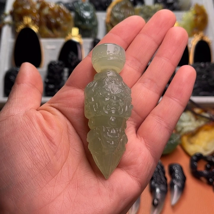 地***者蛇纹石玉未镶嵌颈饰